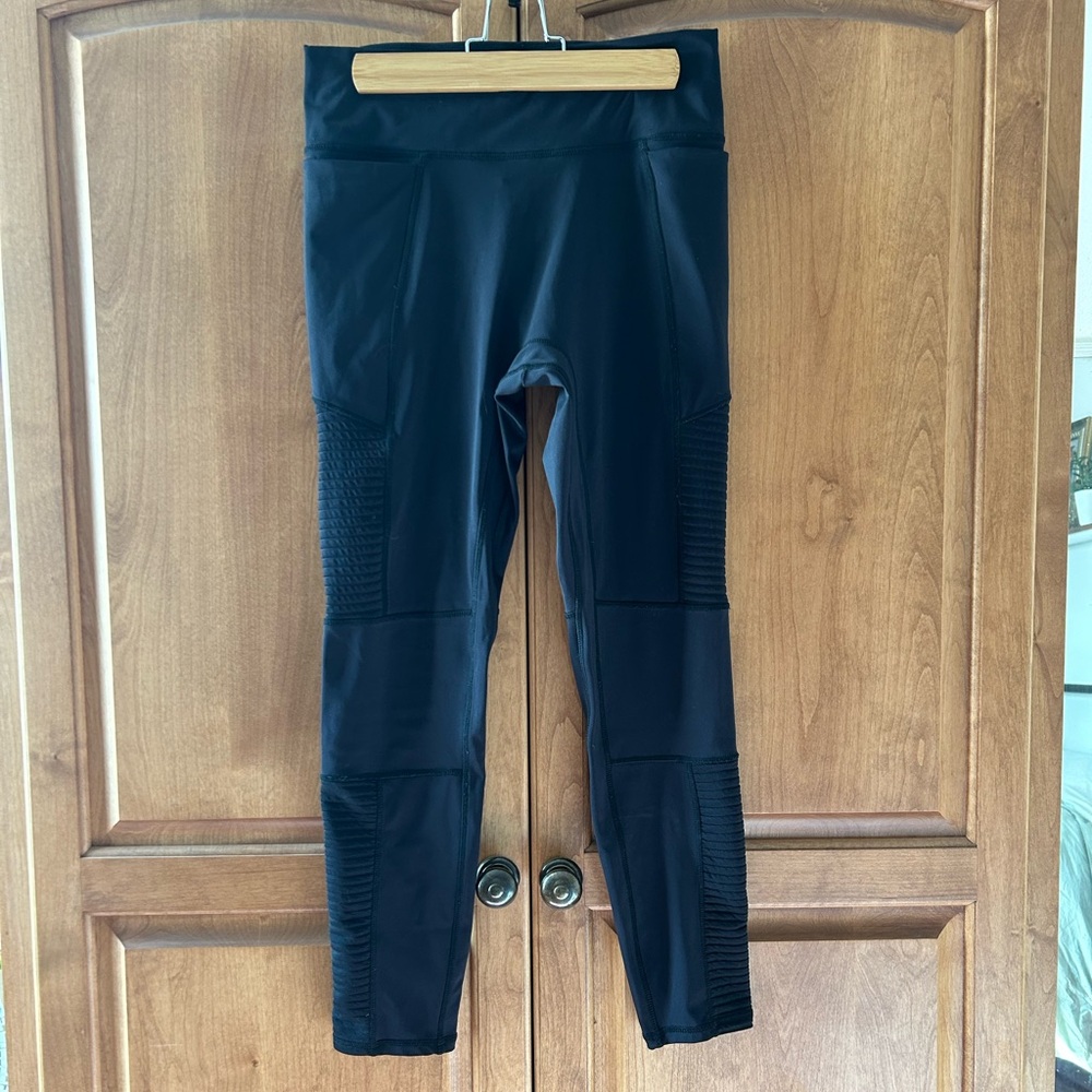{Fabletics} black leggings